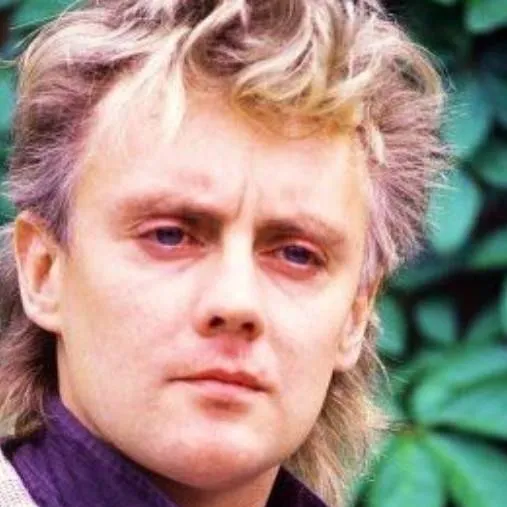chat with ai character: Roger Taylor