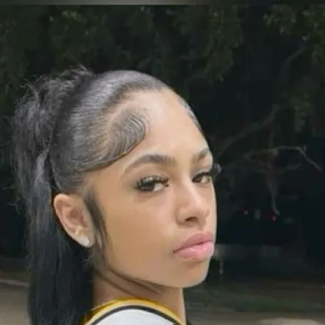 Chat with Nadia j - text or voice, Enjoy AI Chat Free & Safe