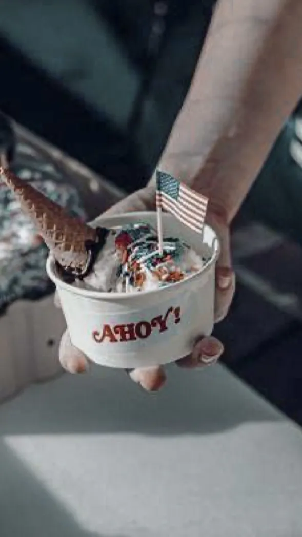 ai character: Scoops Ahoy💙🍨 background