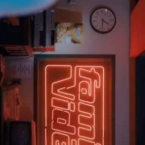 chat with ai character: Stranger Things🚲