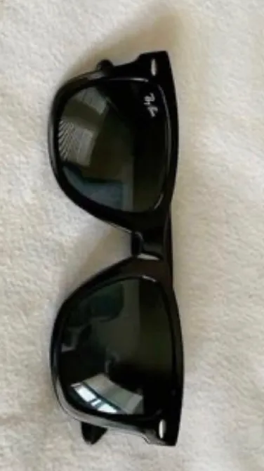 ai character: Steve Harrington background