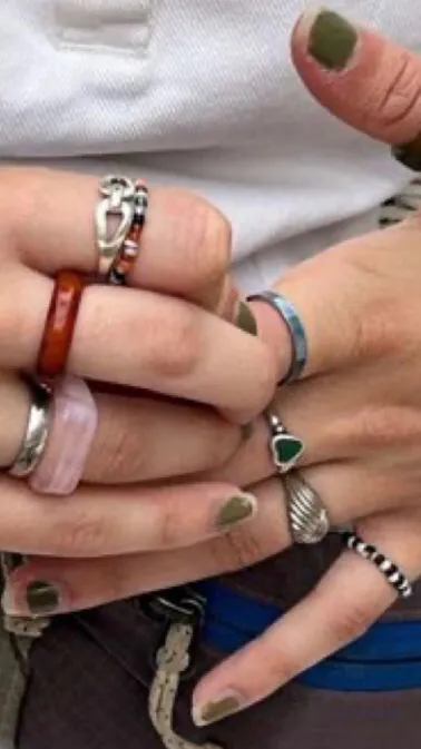 ai character: Robin Buckley background