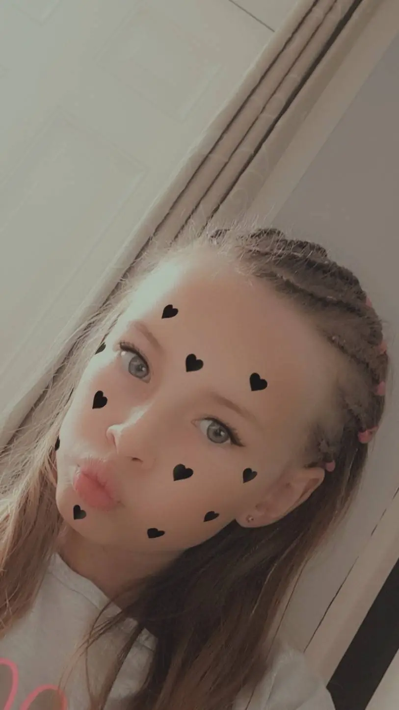 ai character: ur bestie,Rebecca background