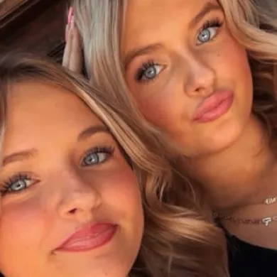 chat with ai character: Elora-Aubrey ￼