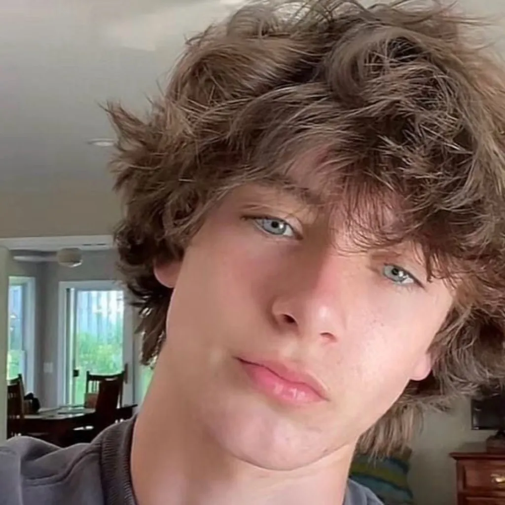 chat with ai character: Charlie 