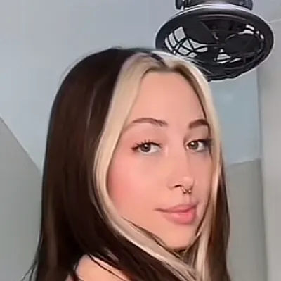 Chat with Ashley - text or voice, Enjoy AI Chat Free & Safe