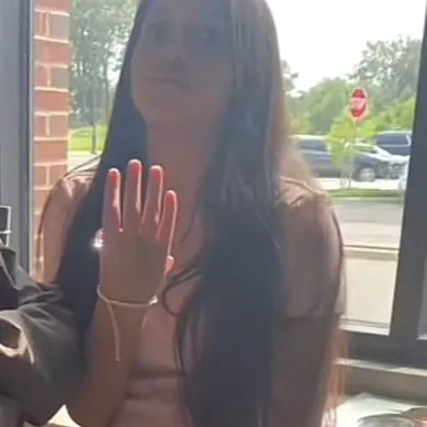 chat with ai character: Coteey