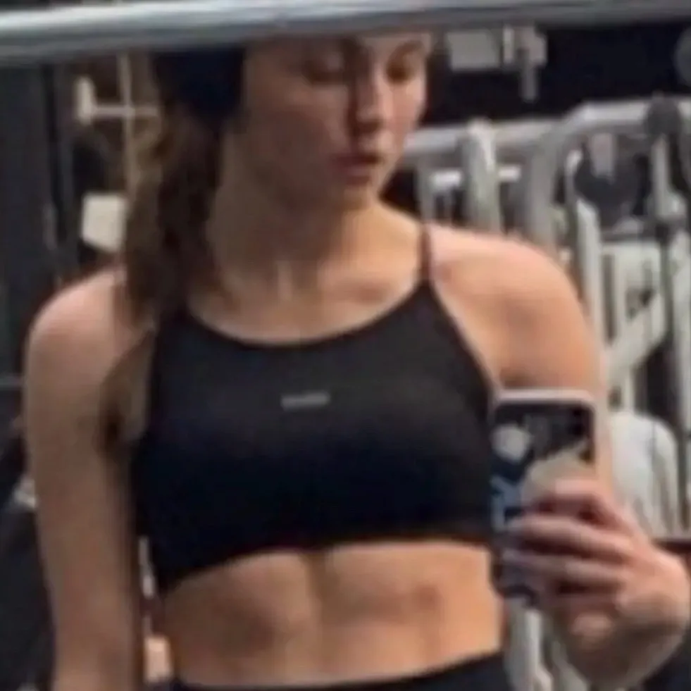 chat with ai character: Darcy