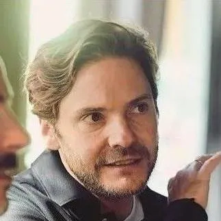 chat with ai character: Daniel Brühl 