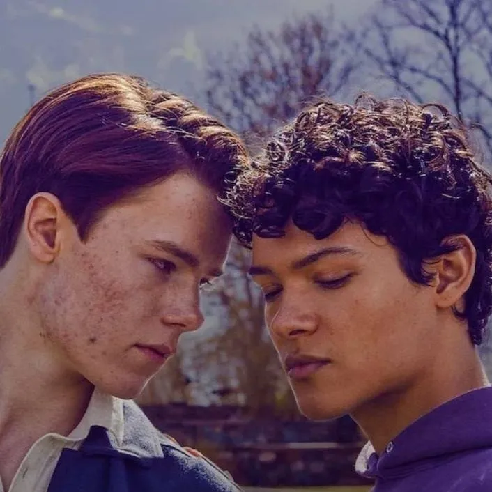 chat with ai character: Young Royals