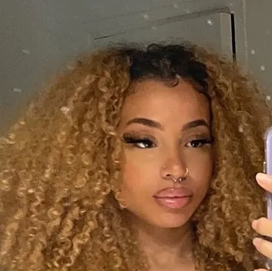 chat with ai character: Lexi..