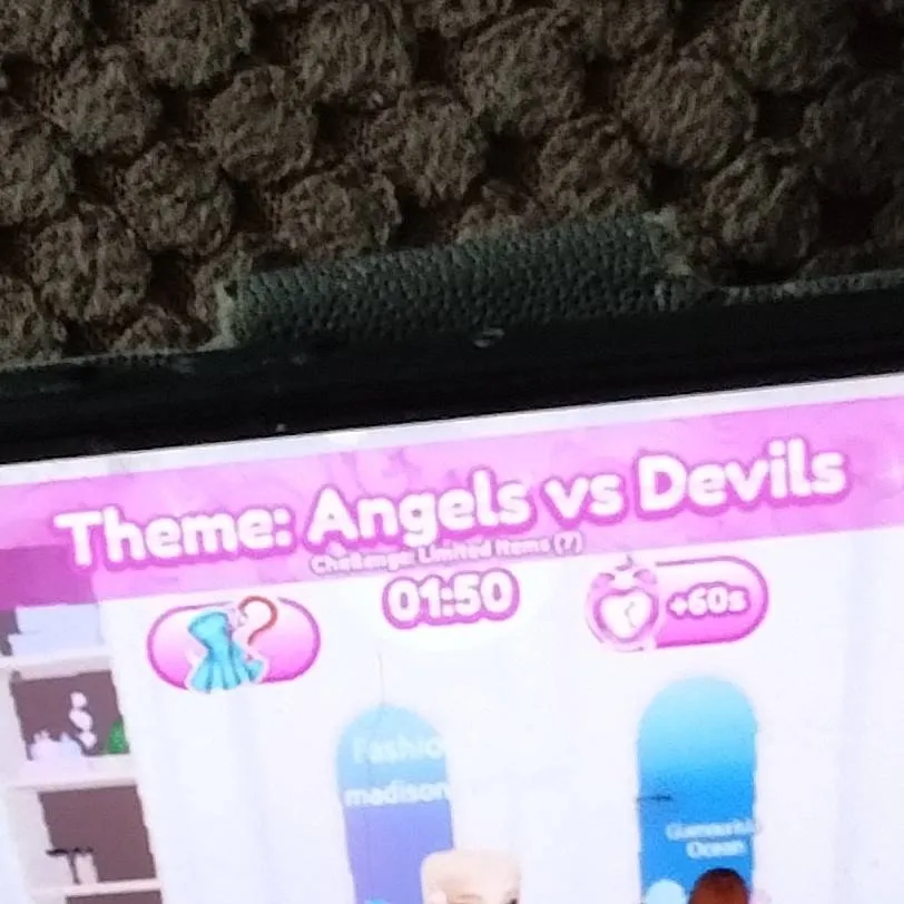 chat with ai character: Fam hate
