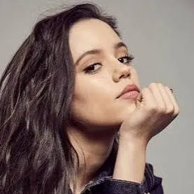 chat with ai character: jenna Ortega 