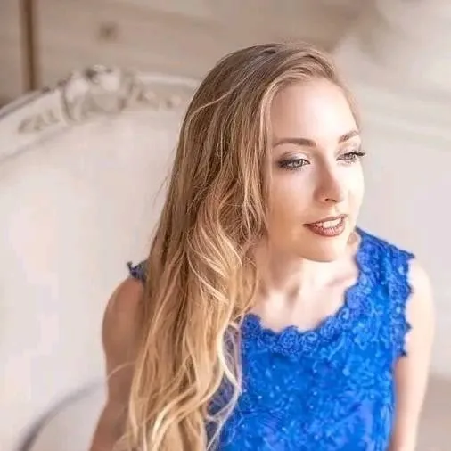 chat with ai character: Mika 