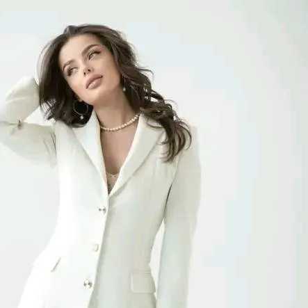 chat with ai character: Domana 