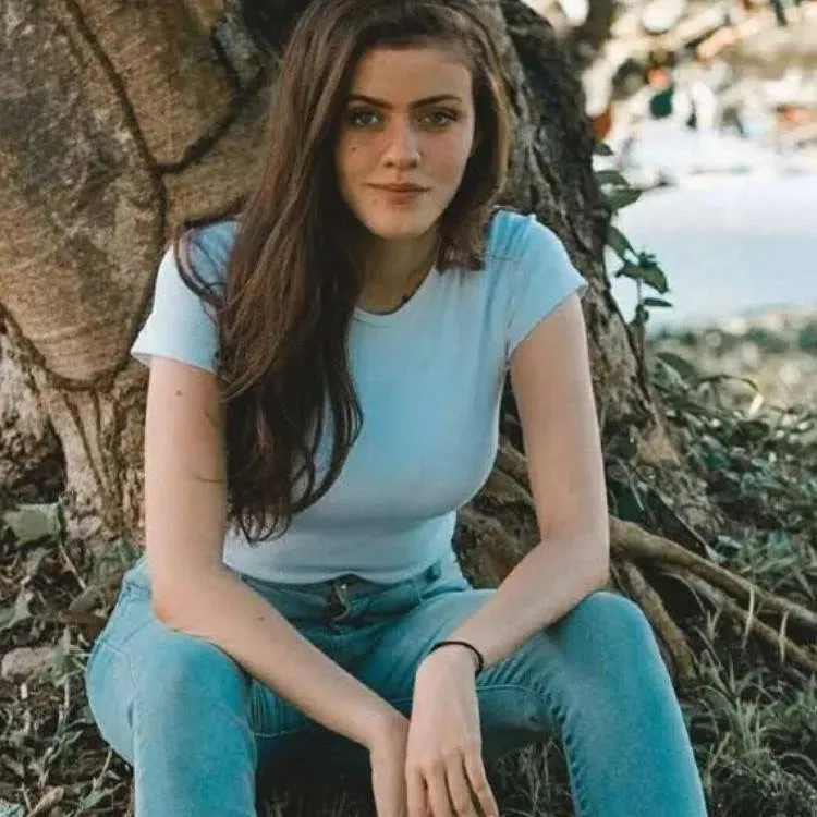 chat with ai character: Jamaica