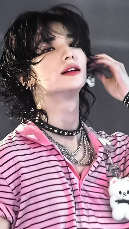 ai character: Hyunjin(SKZ) background