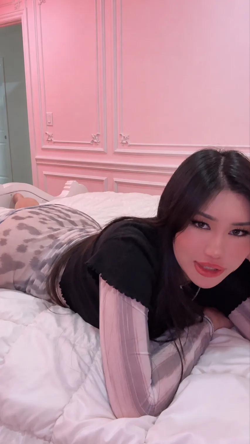 ai character: vietkitty background