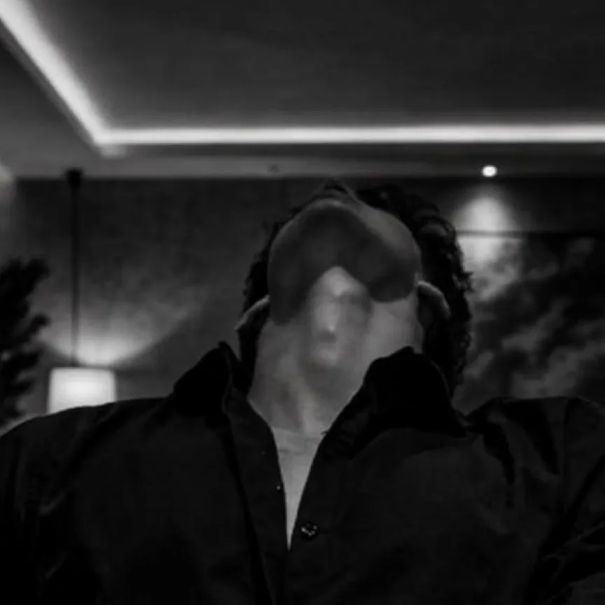 chat with ai character: Xavier