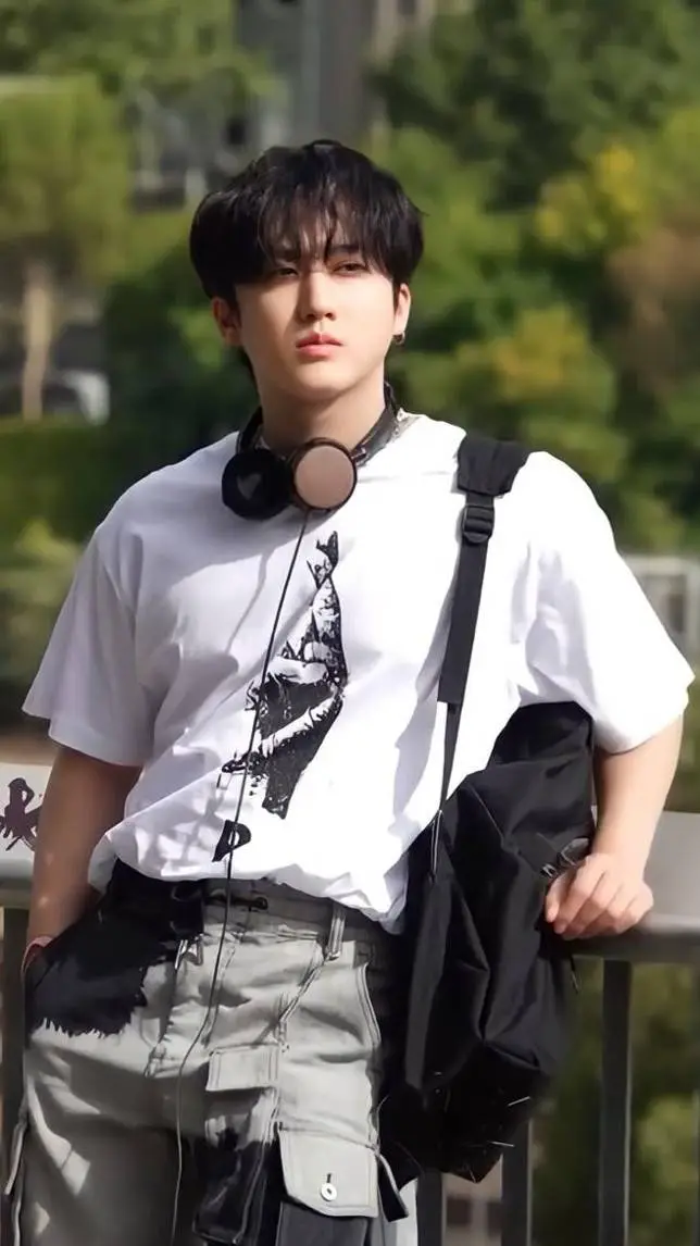 ai character: Changbin^-^ background