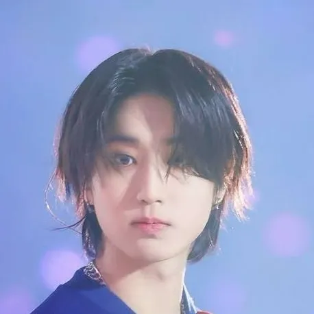 chat with ai character: +_+ HAN JISUNG +_+