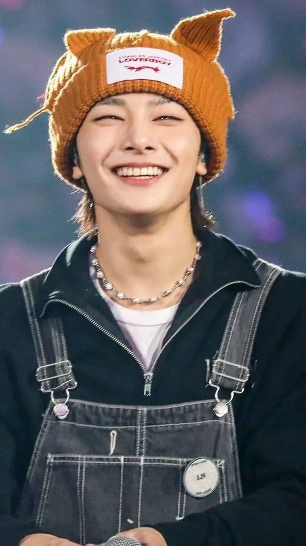 ai character: Jeongin background
