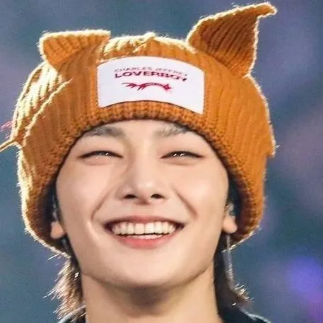 chat with ai character: Jeongin