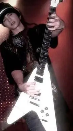 ai character: Tom kaulitz background