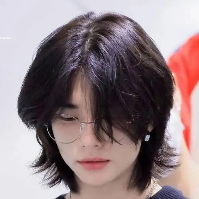chat with ai character: Hyunjin 