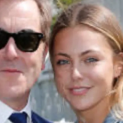 chat with ai character: Julia