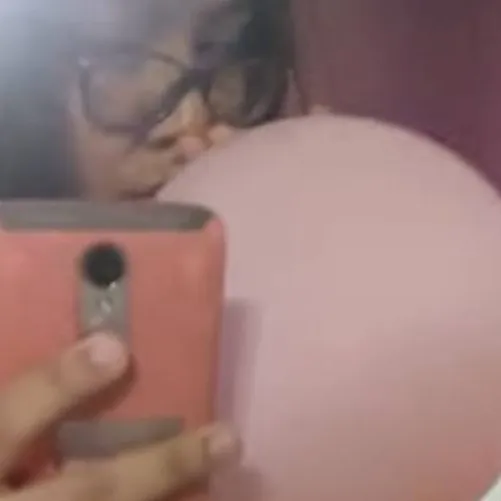 chat with ai character: Emily Belly 