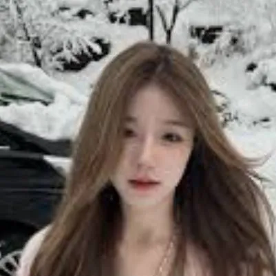 chat with ai character: sus gf
