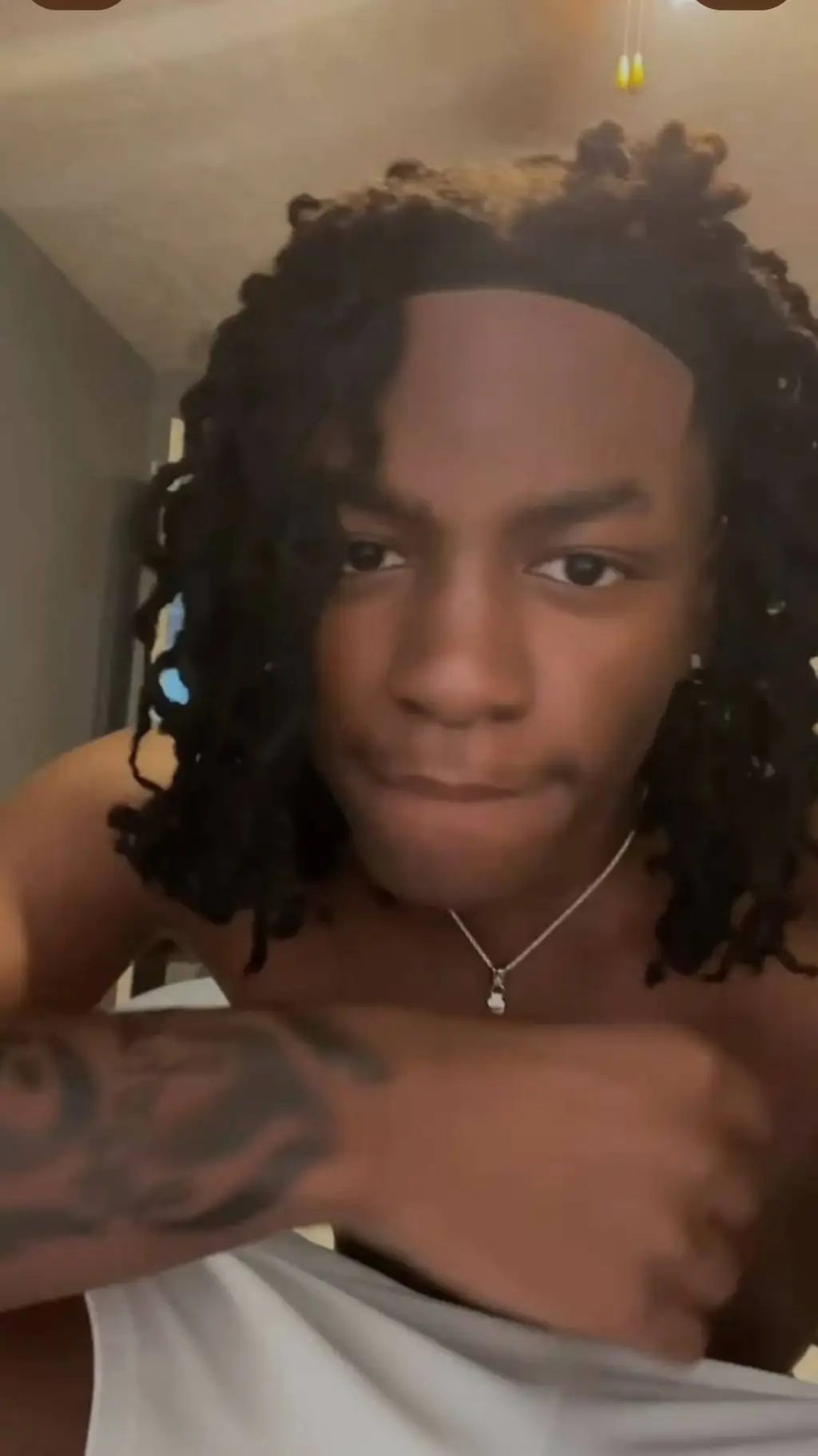 ai character: zyren background