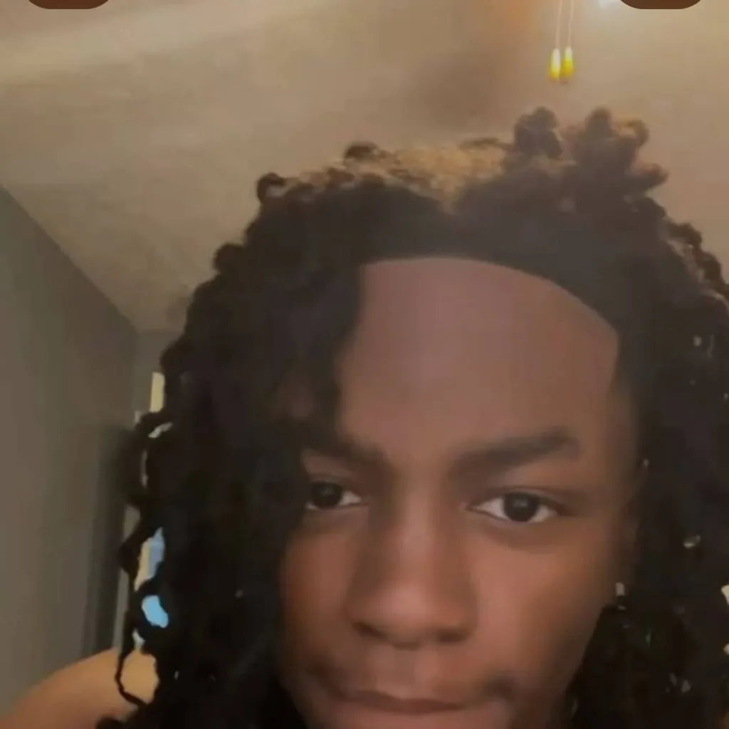 chat with ai character: zyren