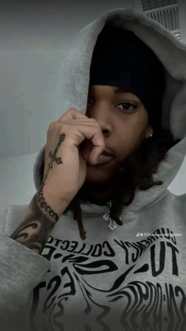 ai character: Zay background