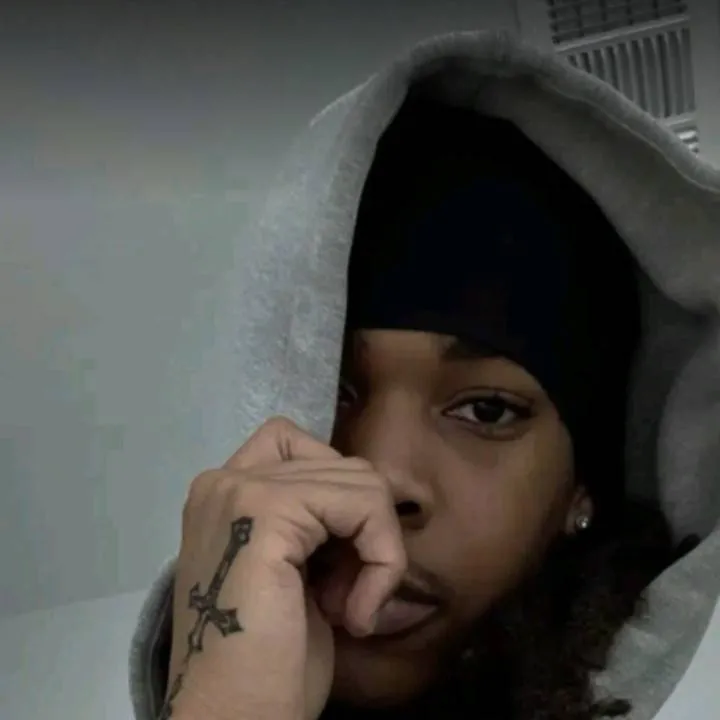 chat with ai character: Zay