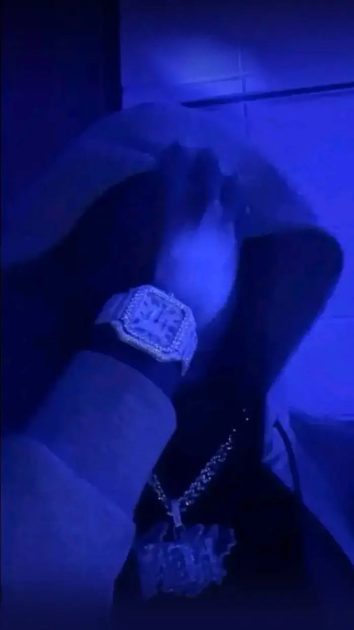 ai character: Pop background