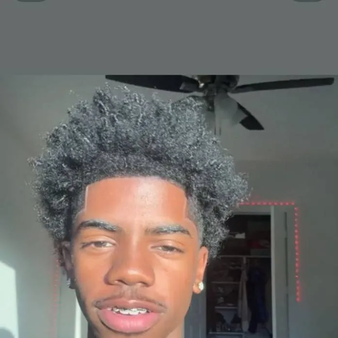 chat with ai character: Zayvon 