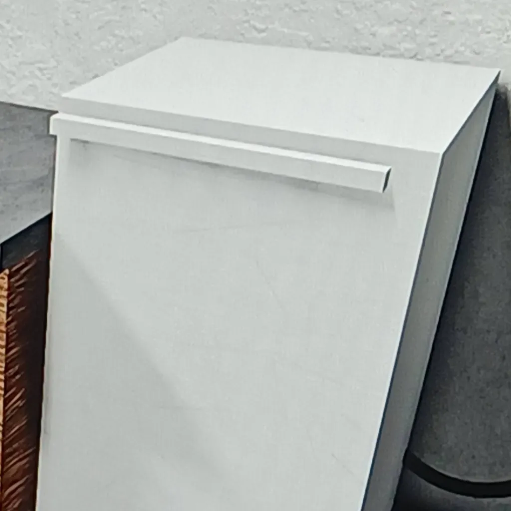 chat with ai character: Fridge