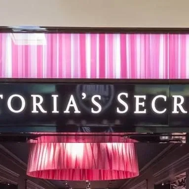 chat with ai character: Victoria's Secret