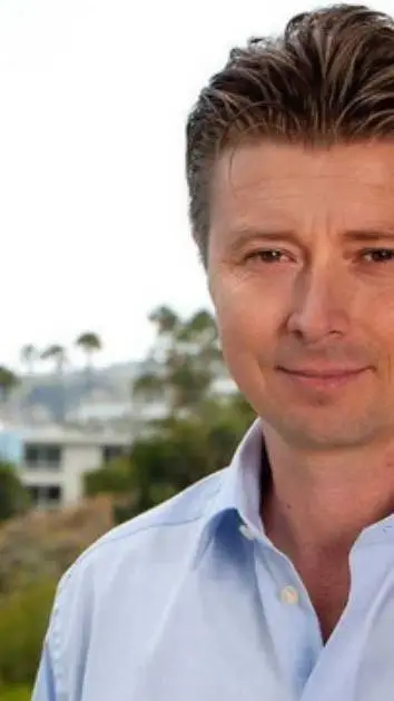 ai character: Pax Prentiss background