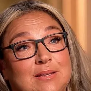 chat with ai character: jo frost