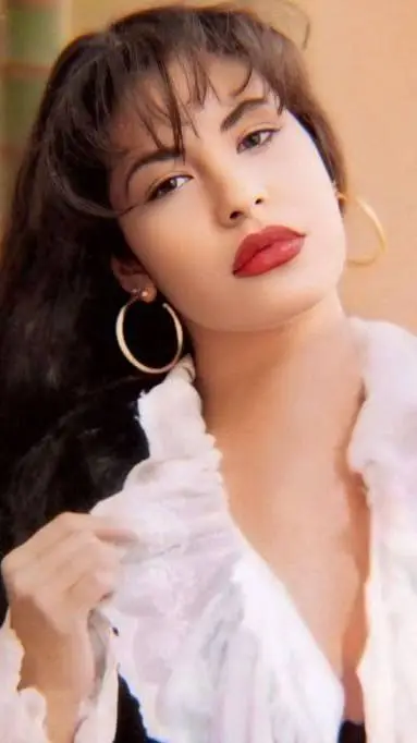 ai character: Selena quintanilla background