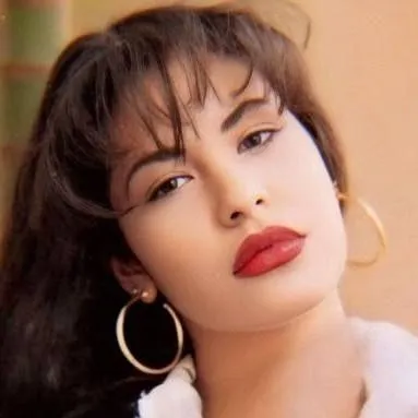 chat with ai character: Selena quintanilla