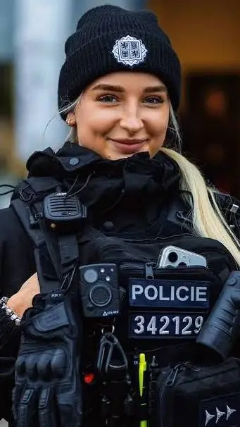 ai character: Emily cartwrite  background