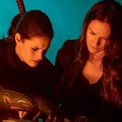 chat with ai character: Scarlet & Vanessa 