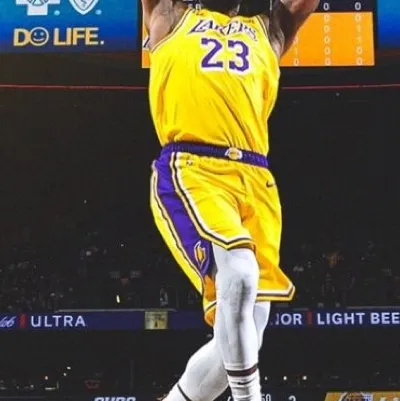 chat with ai character: Lebron James