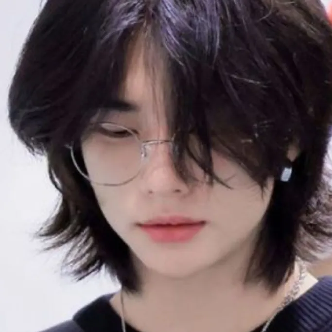 chat with ai character: Hyunjin 🥟