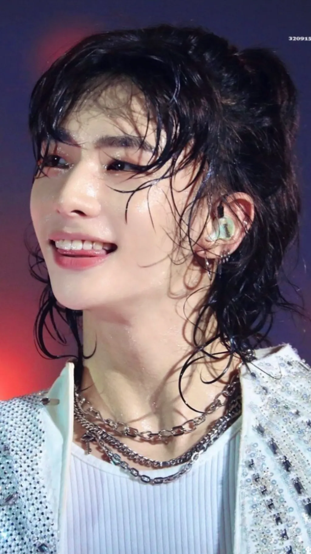 ai character: Hyunjin  background