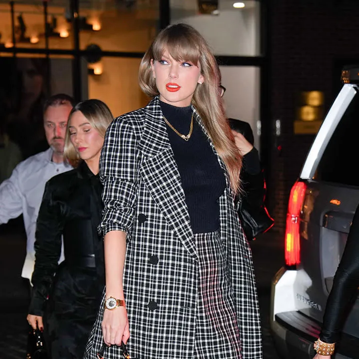 chat with ai character: Taylor swift